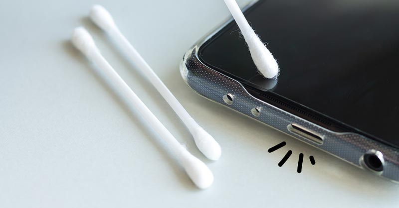 Vệ sinh cổng sạc Lightning trên iPhone